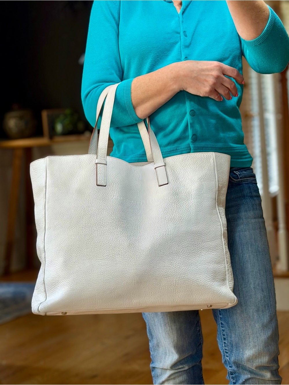 Burberry‎ Quiet Luxury Baynard Large Grainy Calfskin Leather Tote White GUC